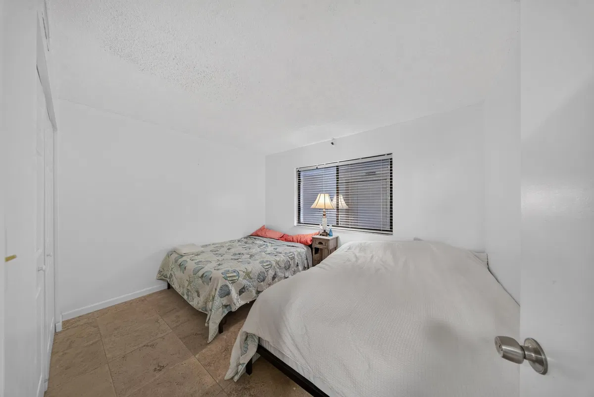 Unit 101 photo 34
