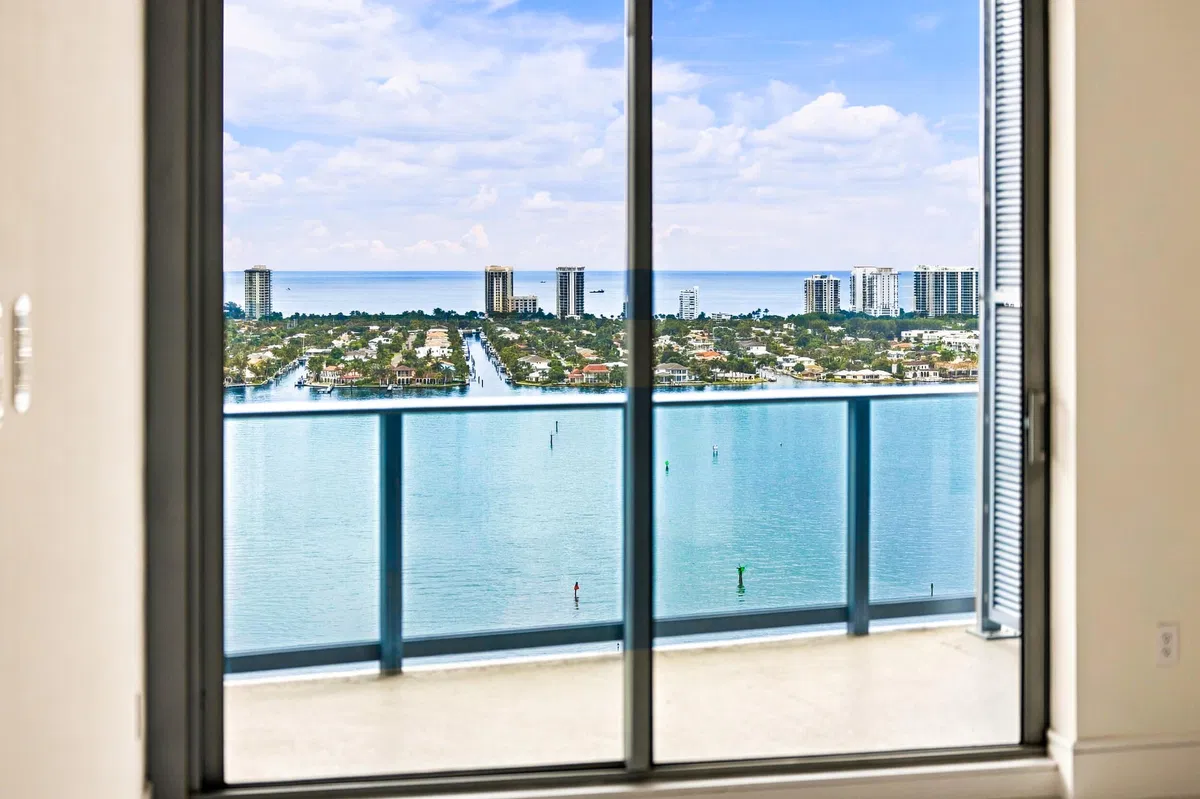 Nautilus 220 Unit 2306 photo 4