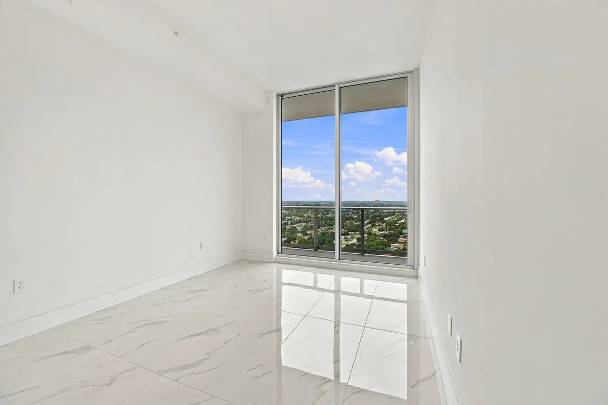 Nautilus 220 Unit 2306 photo 13