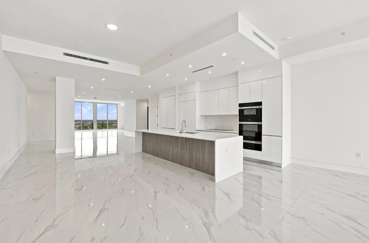 Nautilus 220 Unit 2306 photo 19