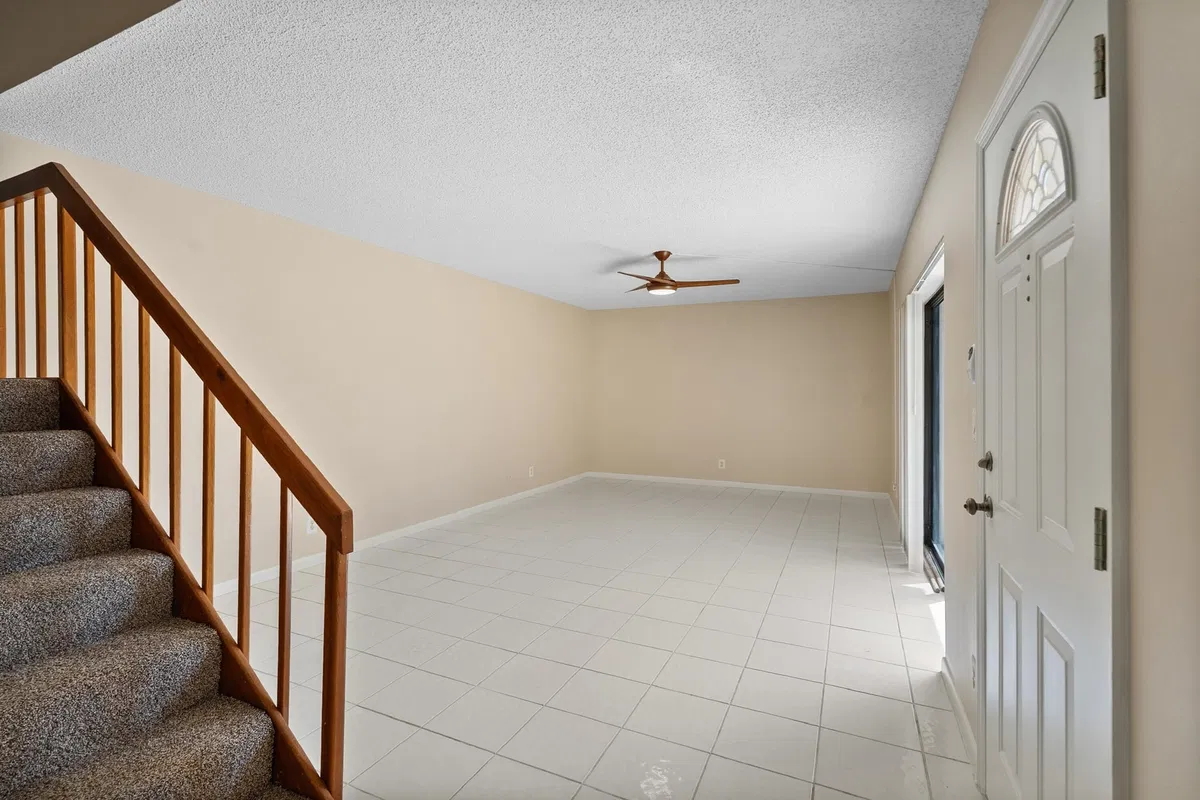 Unit 821 photo 7