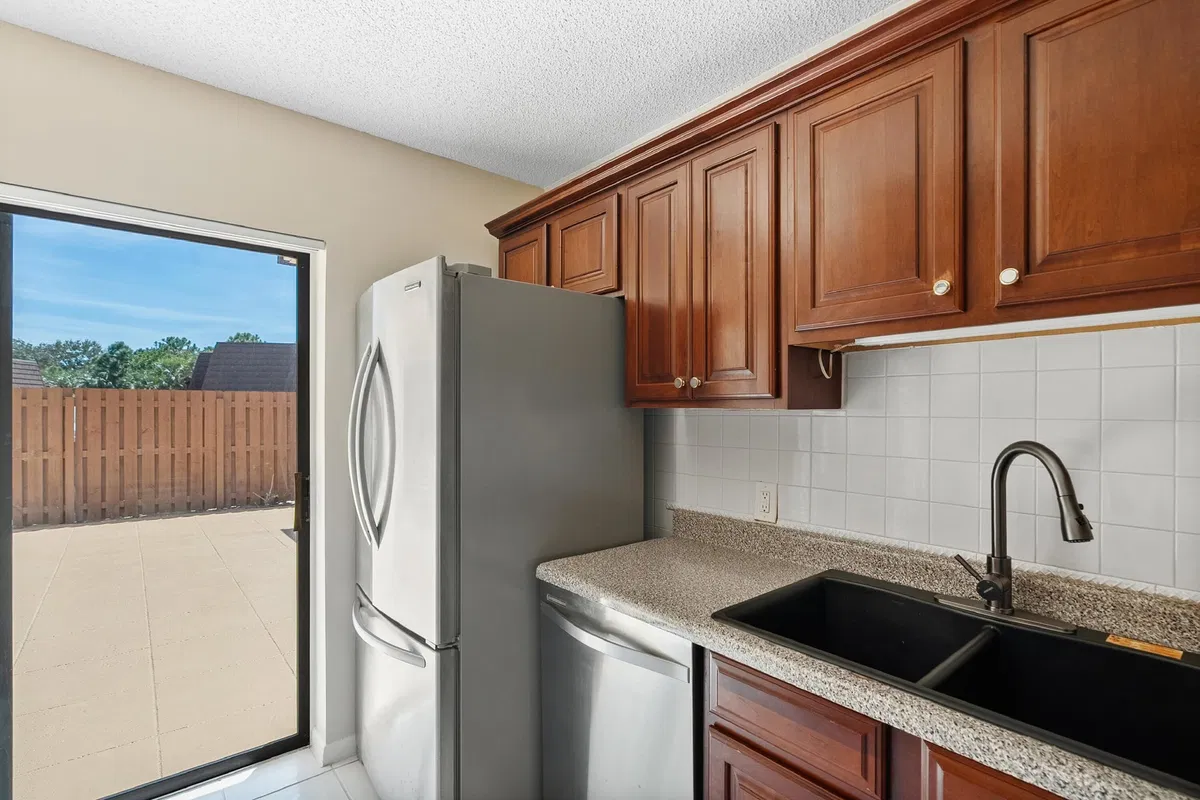 Unit 821 photo 13