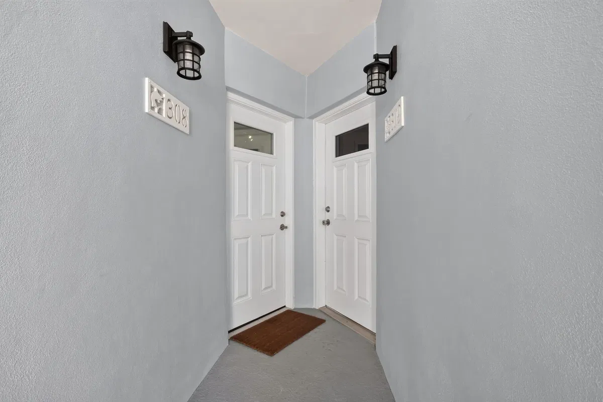 Unit 308 photo 4