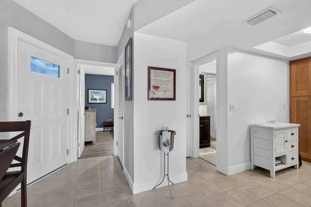 Unit 308 photo 16