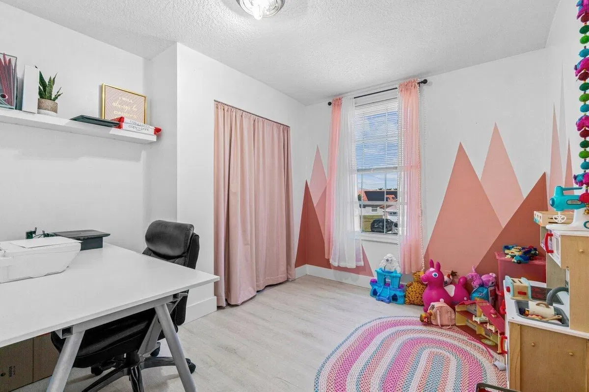 Residence photo 25