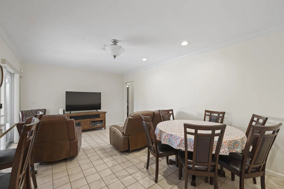 Residence photo 16