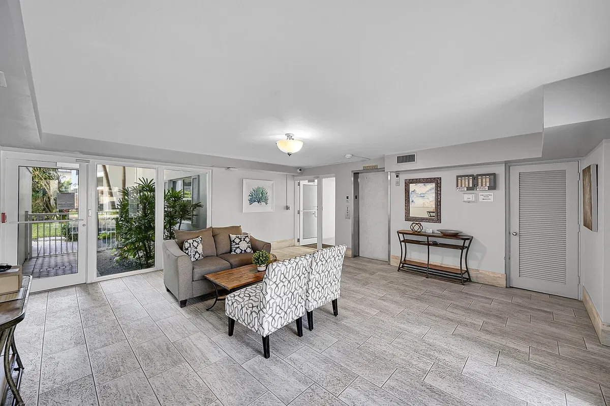 Boca Raton Unit 305 photo 4