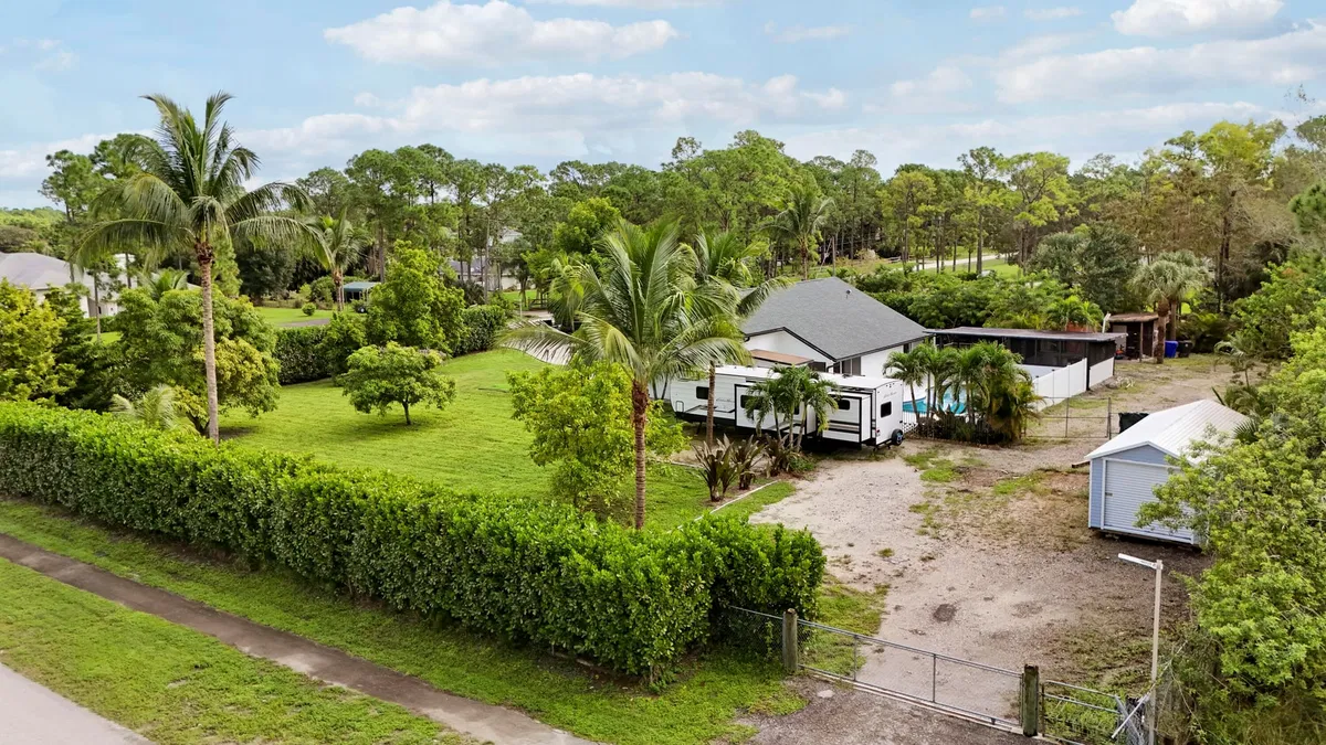 Residence photo 4