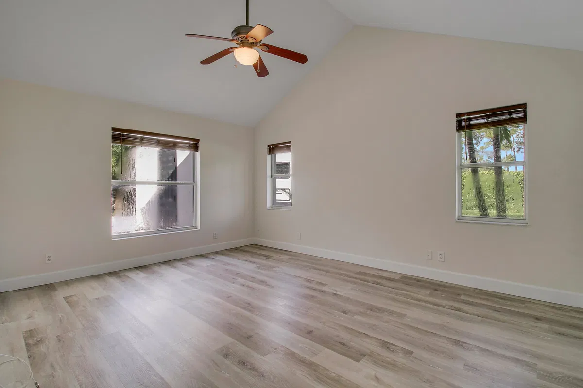 Residence photo 19