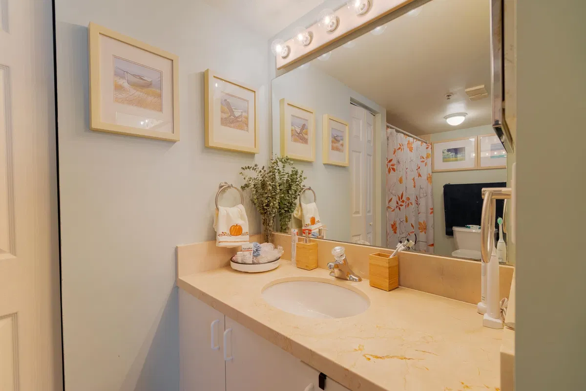 Unit 109 photo 10