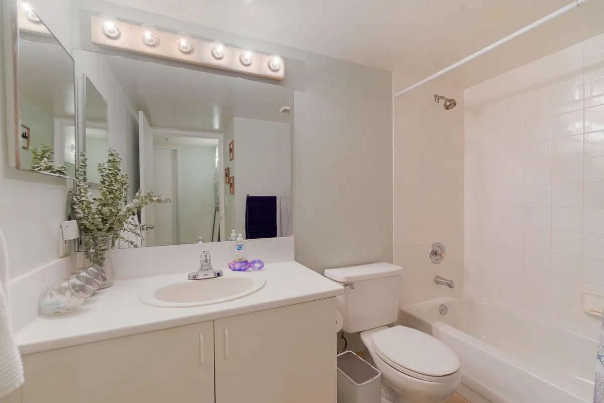 Unit 109 photo 22