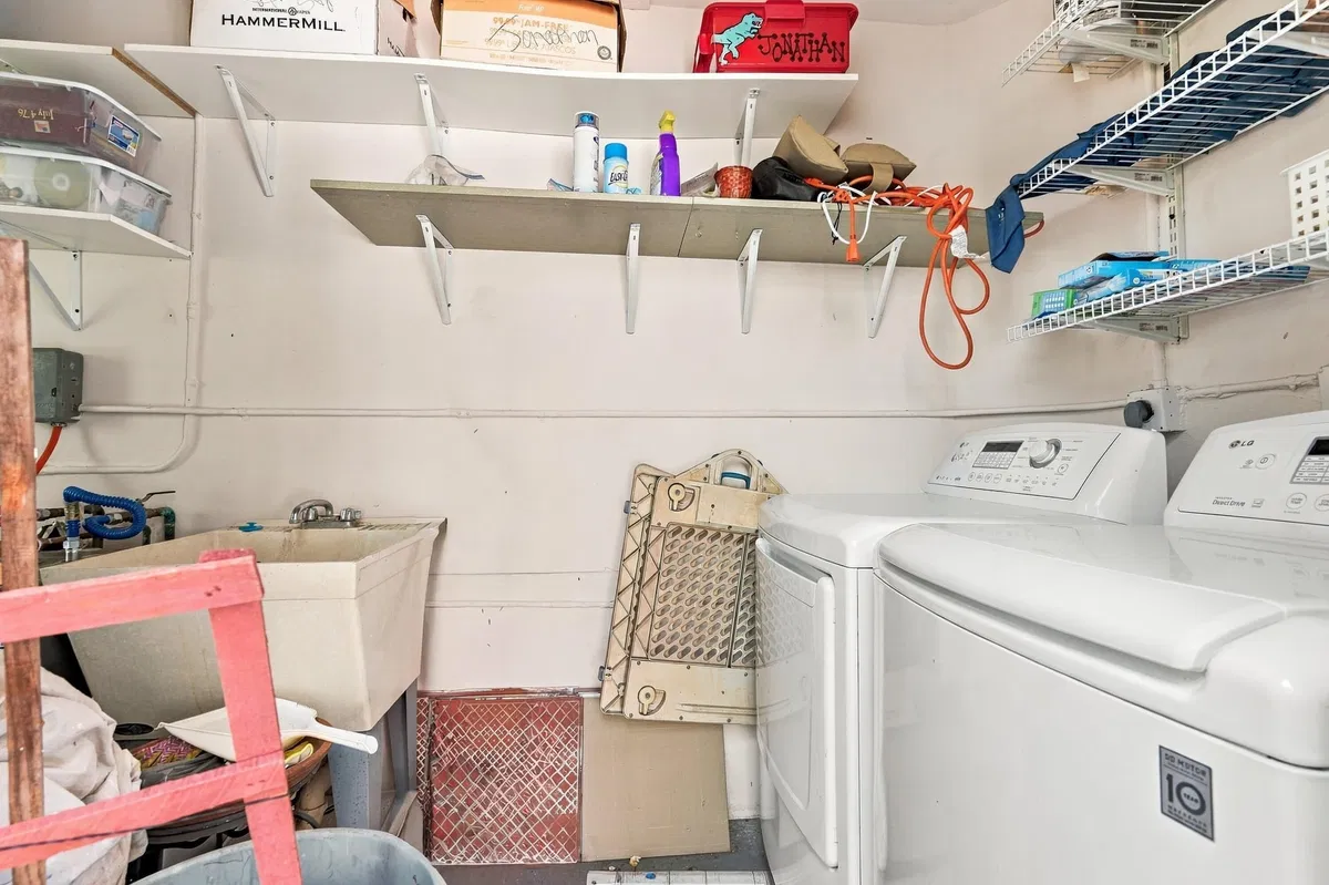 Unit 32 photo 16