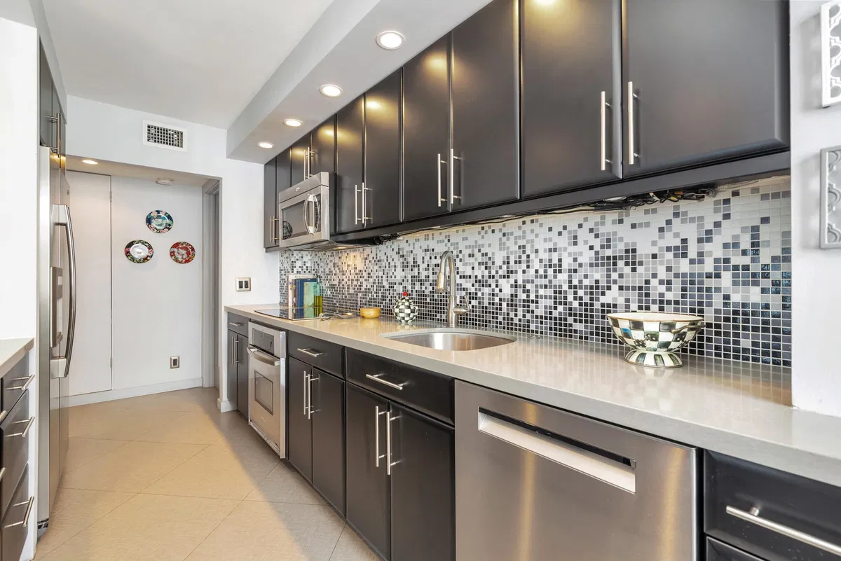 Unit 1411 photo 7