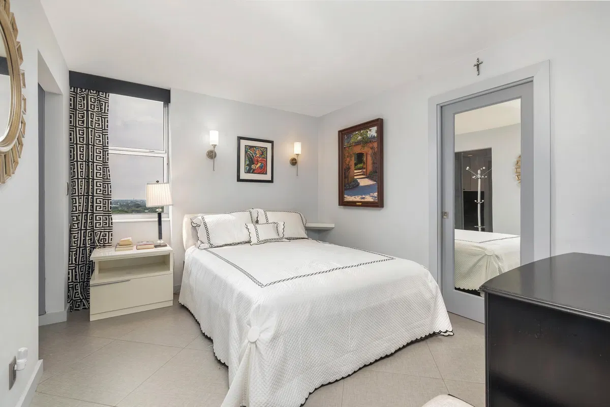 Unit 1411 photo 10