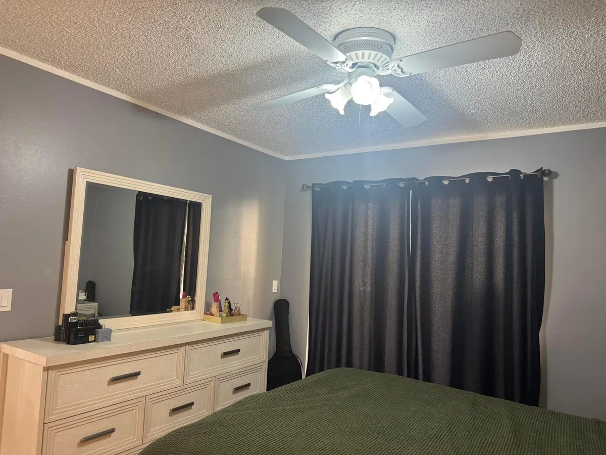 Unit B photo 19