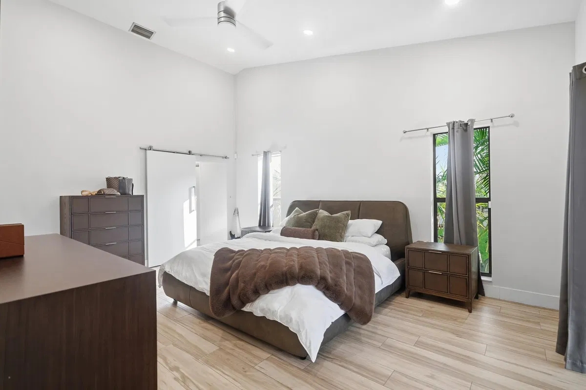  Residence photo 16