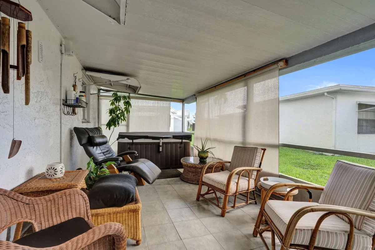 Residence photo 22