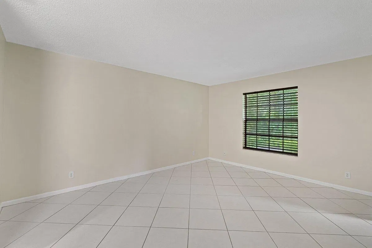 Unit 462 photo 25
