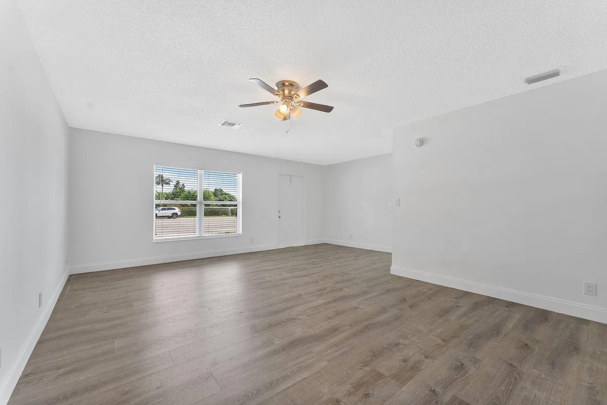 Residence photo 4