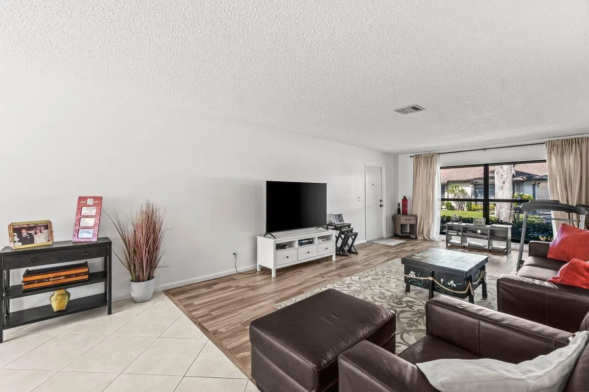 Residence photo 4