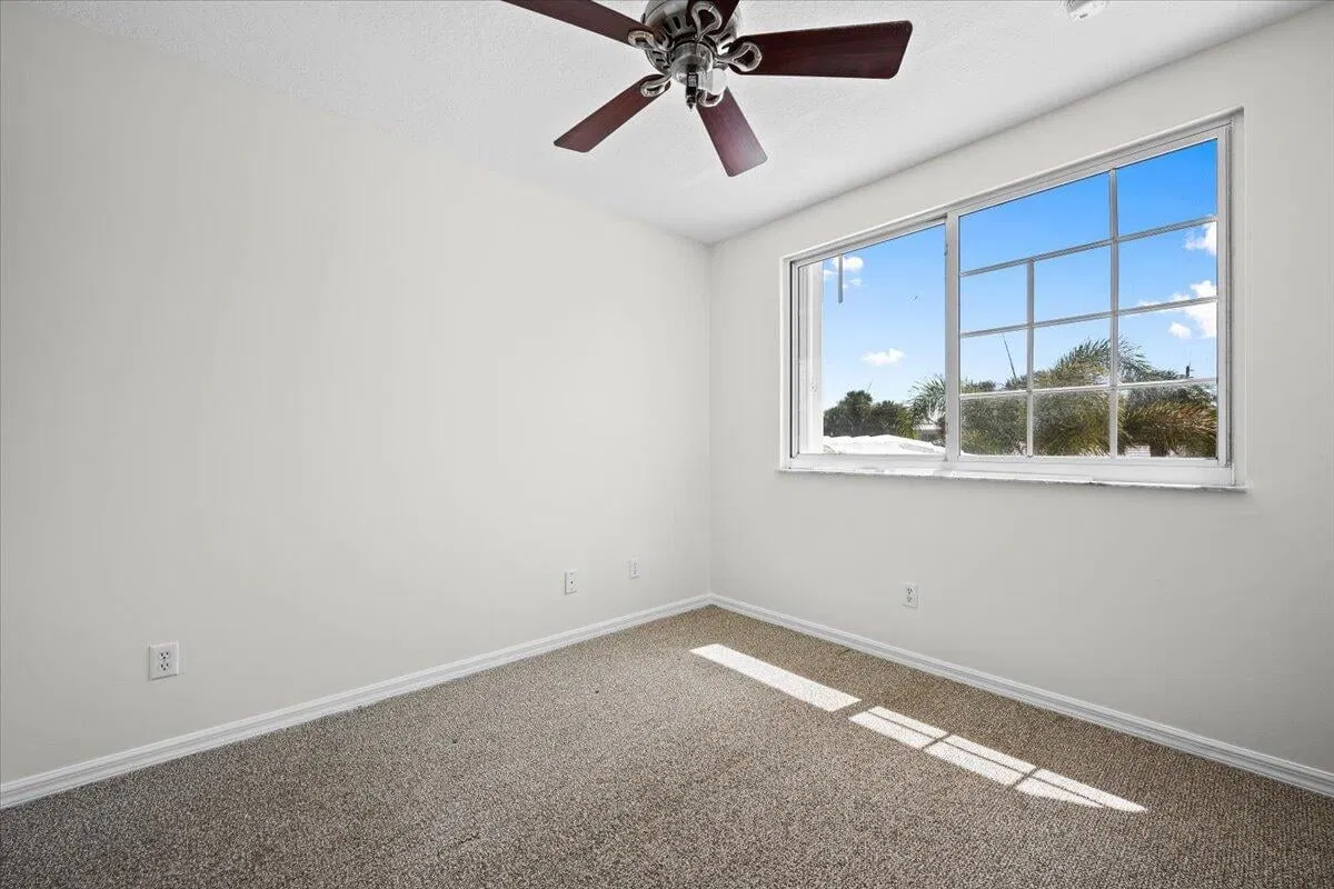 Residence photo 16