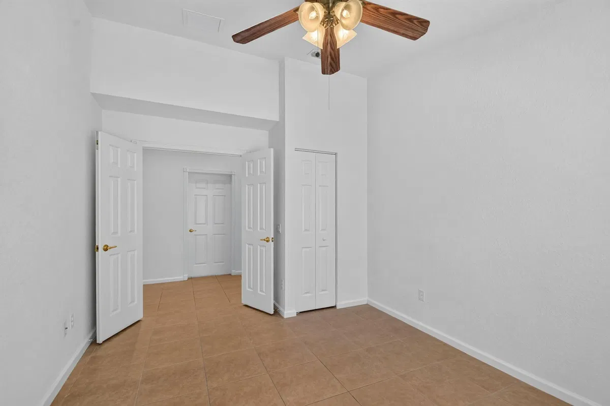Residence photo 25