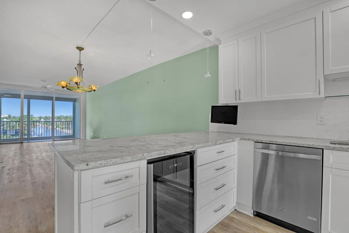 Unit 5060 photo 10