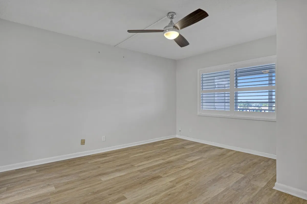Unit 5060 photo 13