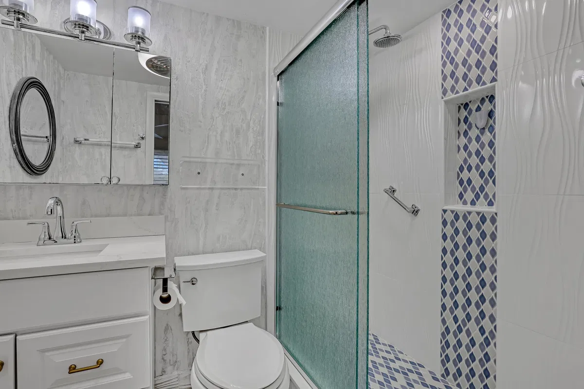 Unit 5060 photo 16