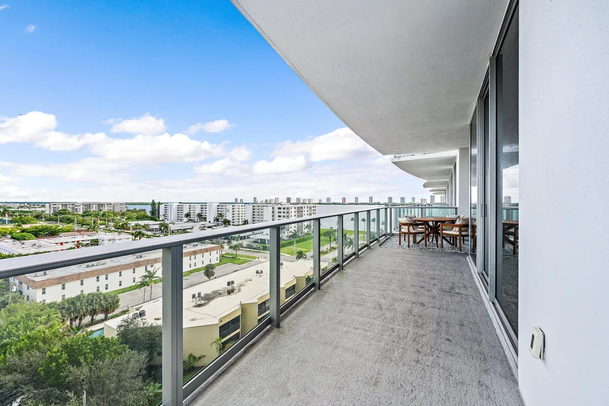 Nautilus 220 Unit 817 photo 16