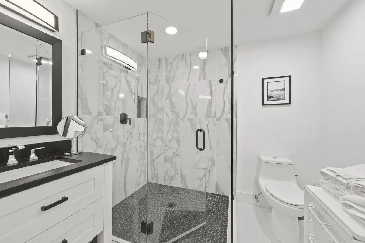 Unit B photo 25