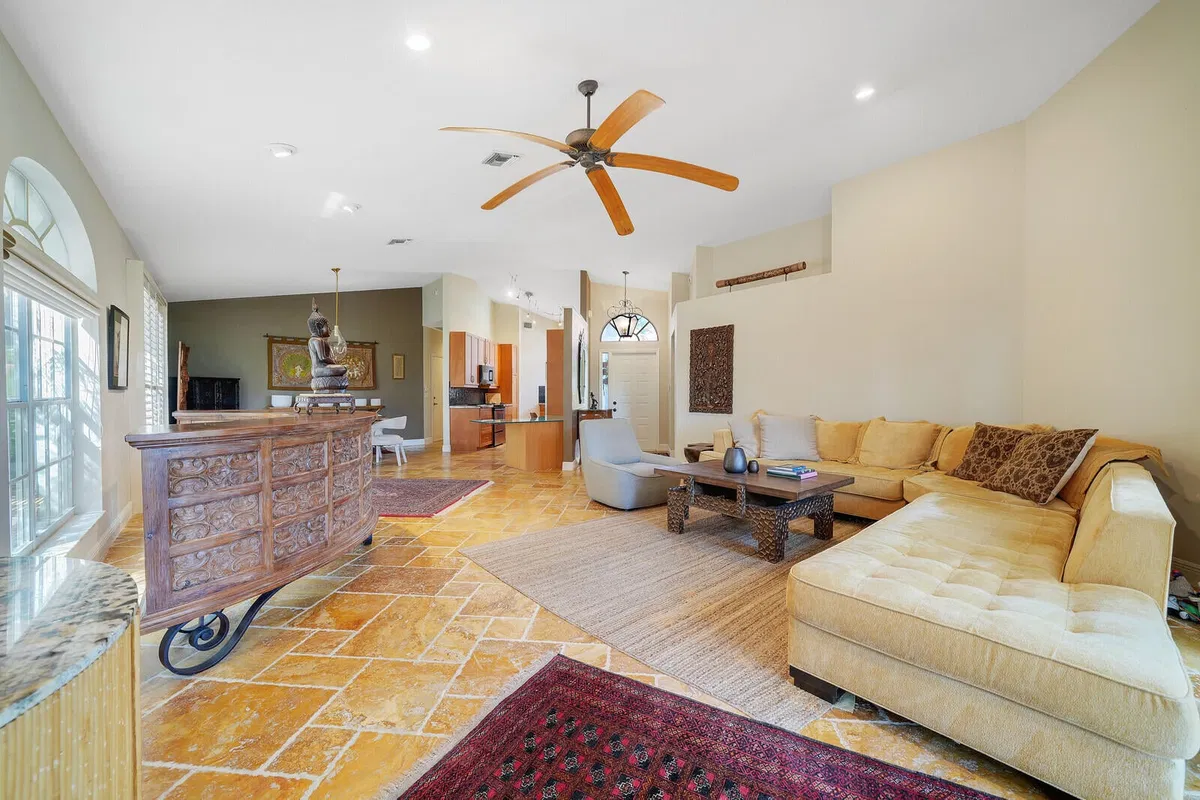 Residence photo 10