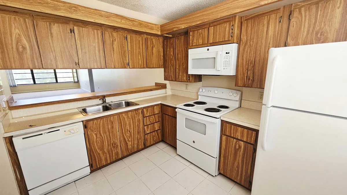 Unit 303 photo 10