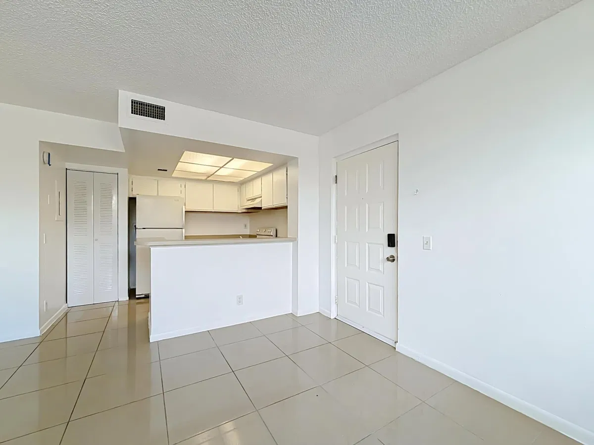 Unit 12 photo 10
