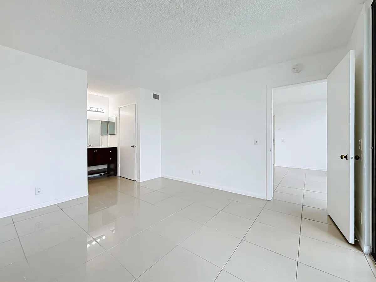 Unit 12 photo 13