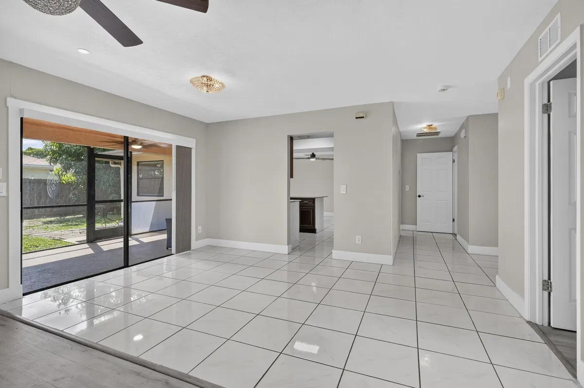 West Palm Beach Residence photo 28