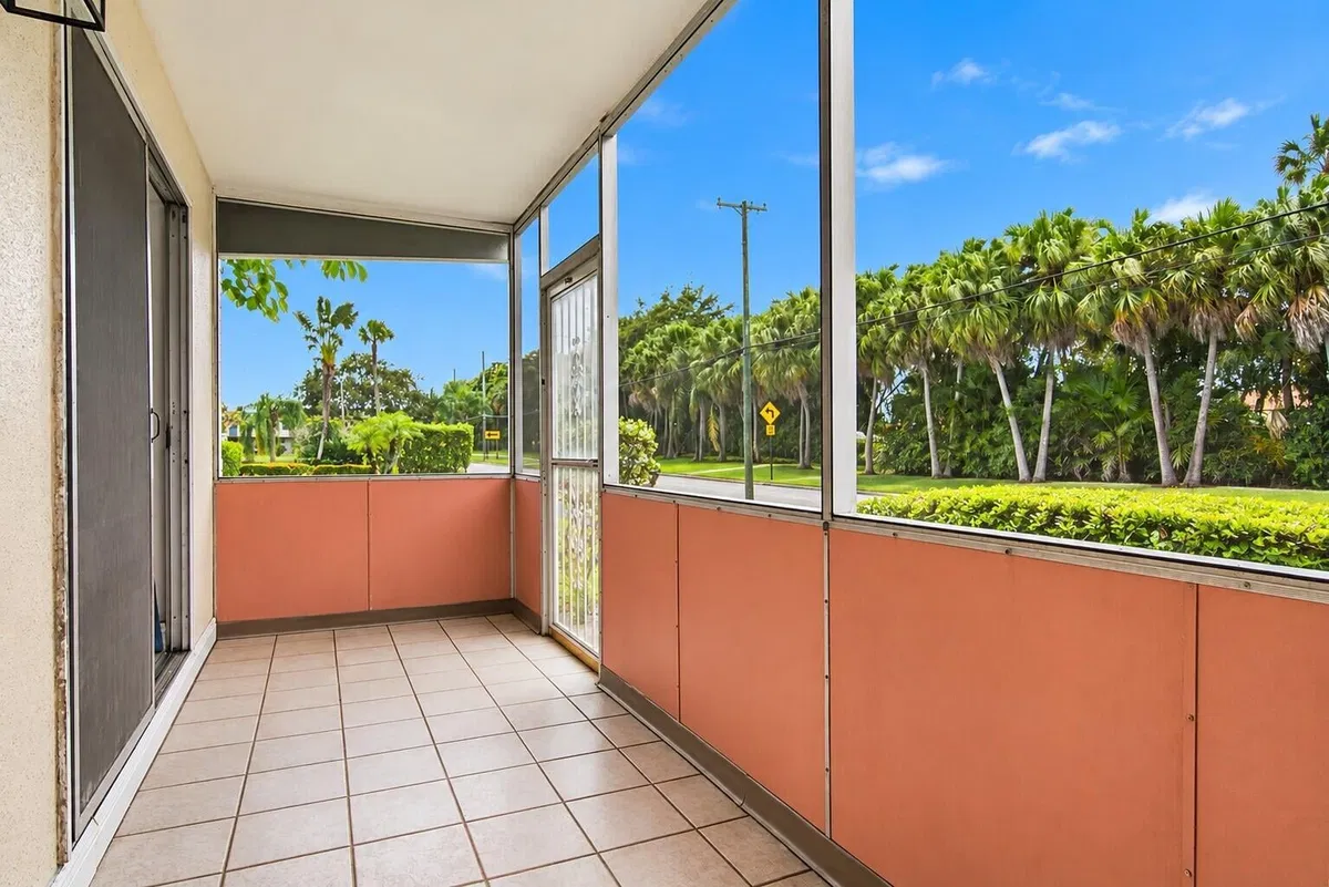 Residence photo 25