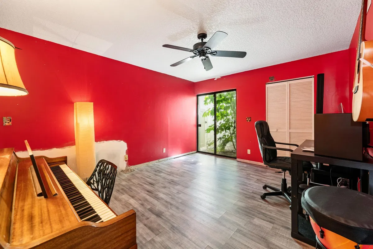  Residence photo 19