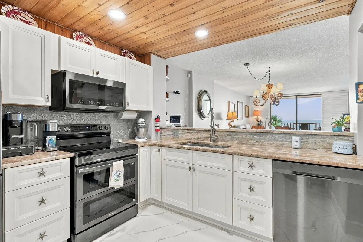 Singer Island Unit 611 photo 19