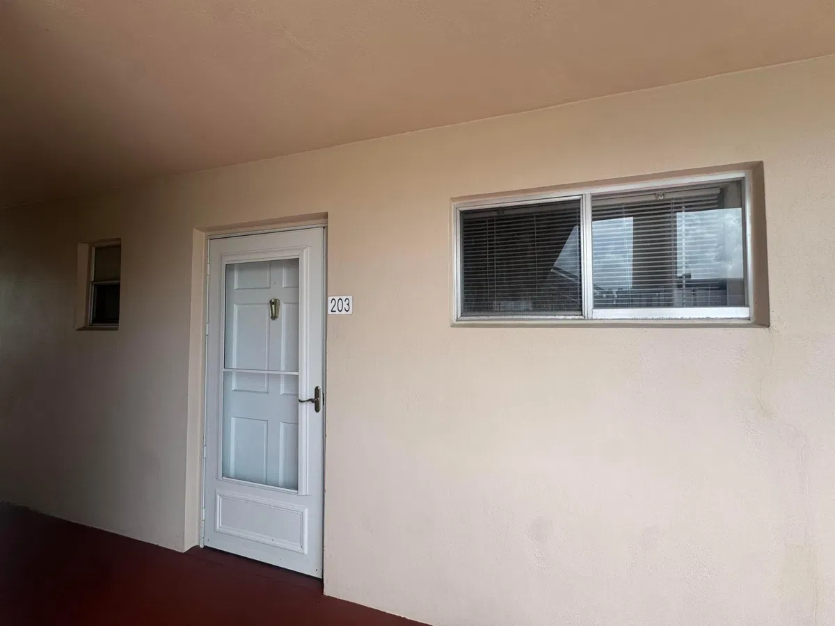 Unit Apt 203