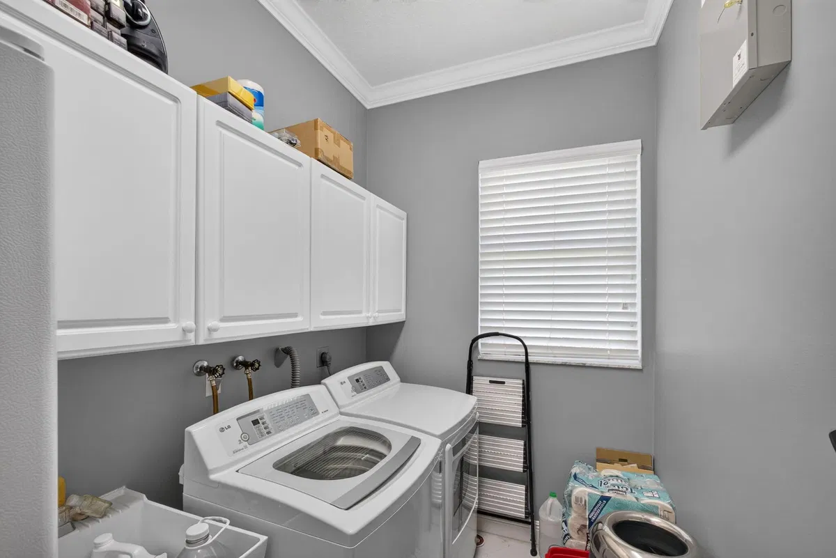  Residence photo 64