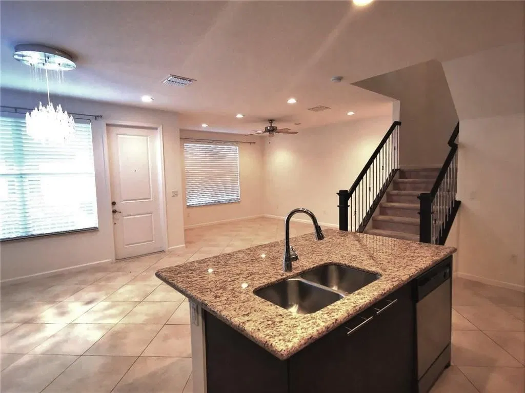 Residence photo 4