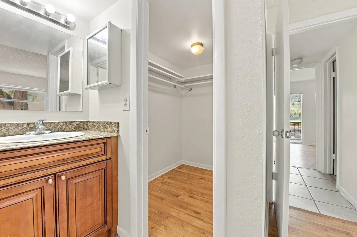 Unit 0160 photo 22