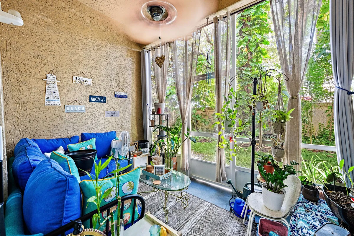Unit D photo 13