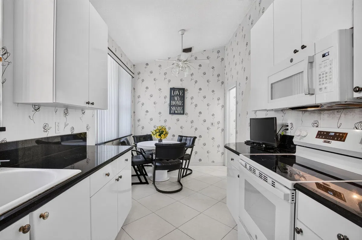  Residence photo 7