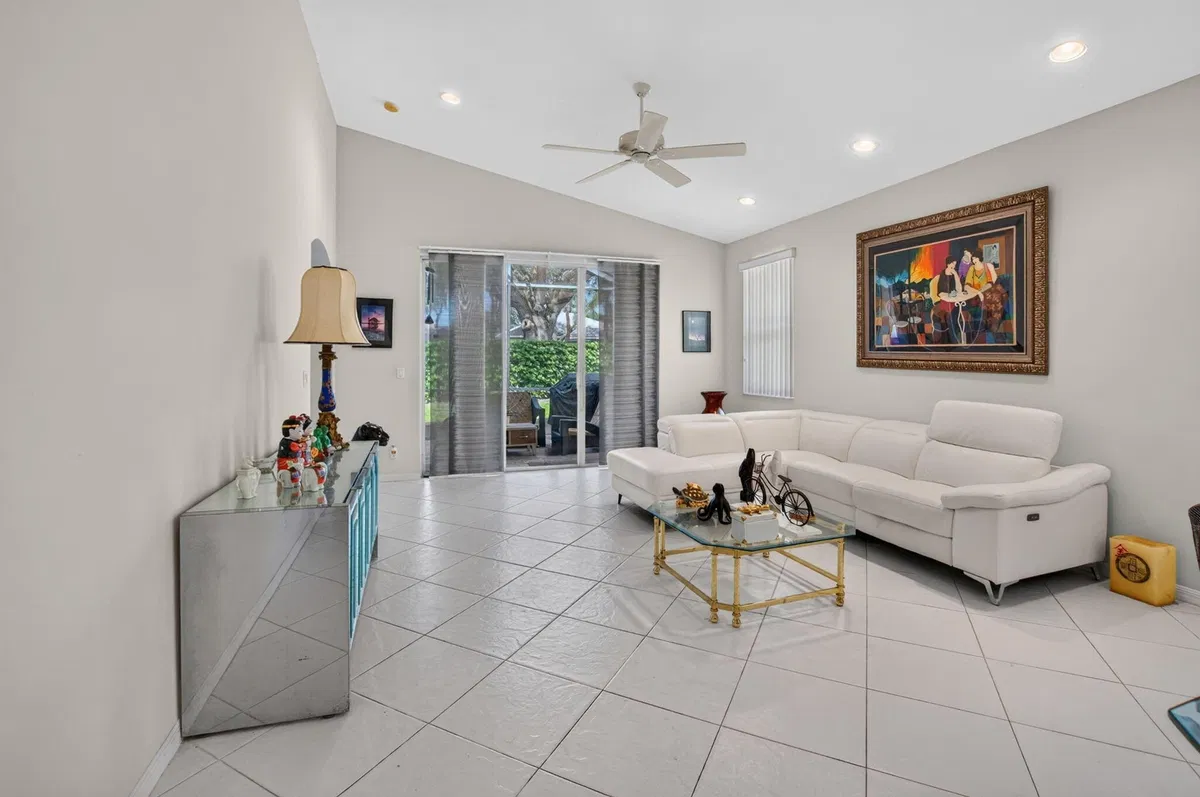  Residence photo 16