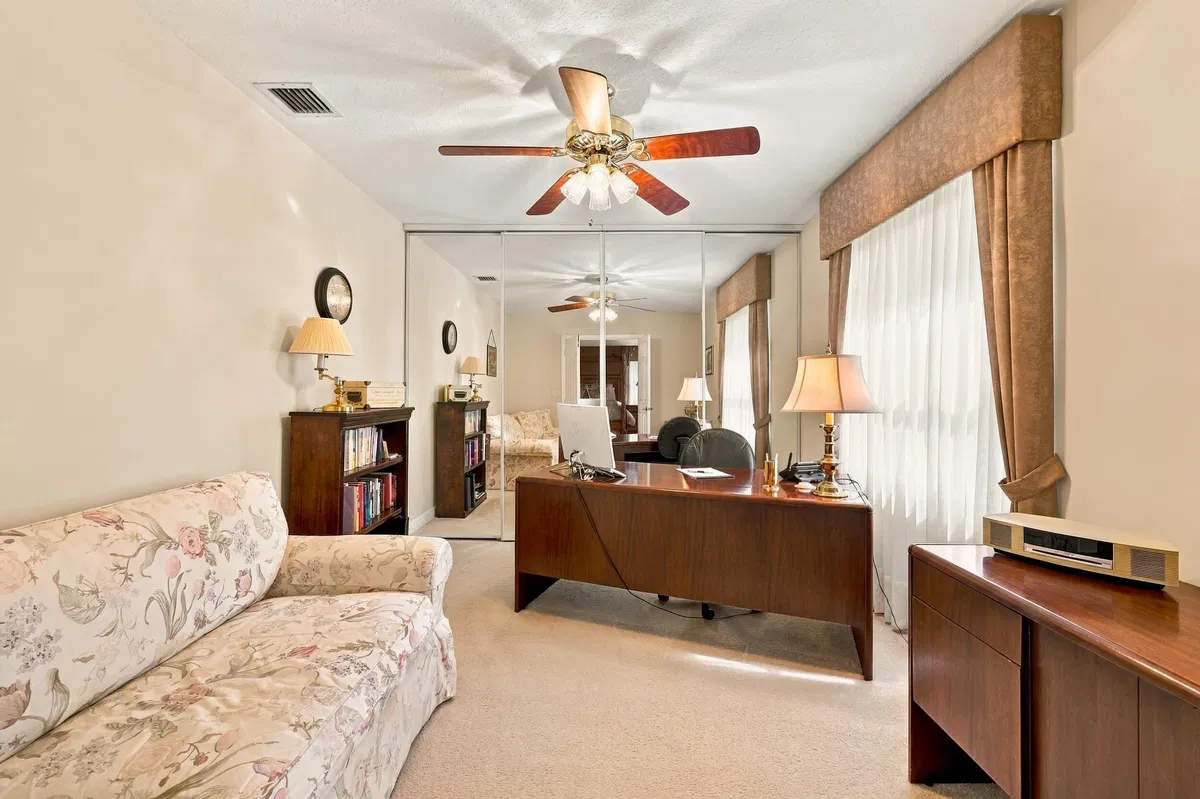 Residence photo 22