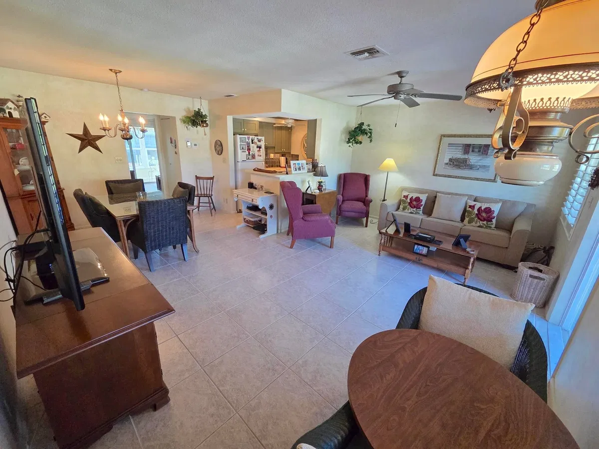 Unit 204 photo 4