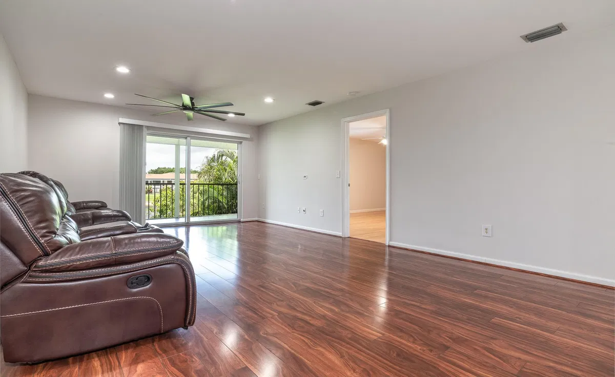 Unit 203 photo 7