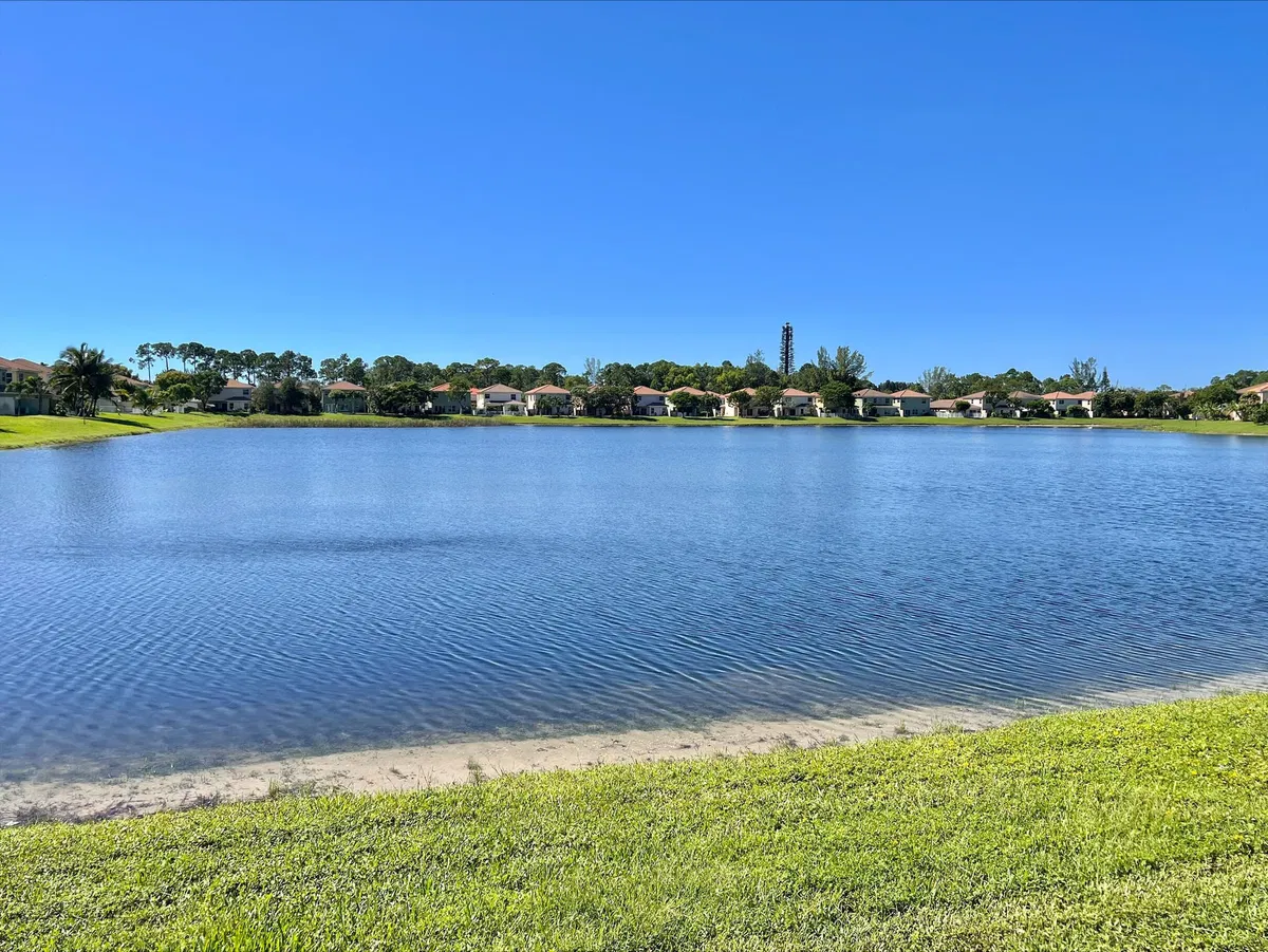 Unit 6129 photo 4